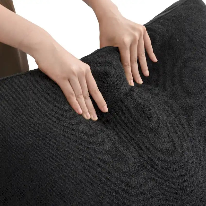 Sofá seccional negro extragrande relleno de plumón con otomana